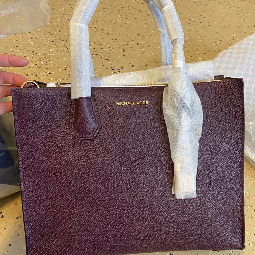 Michael Kors Women's Mercer Pebbled Leather Large